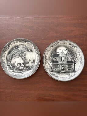 Eaton Fine Dining Set Of 2 Halloween Salads/Dessert Plates Skull & Haunted House